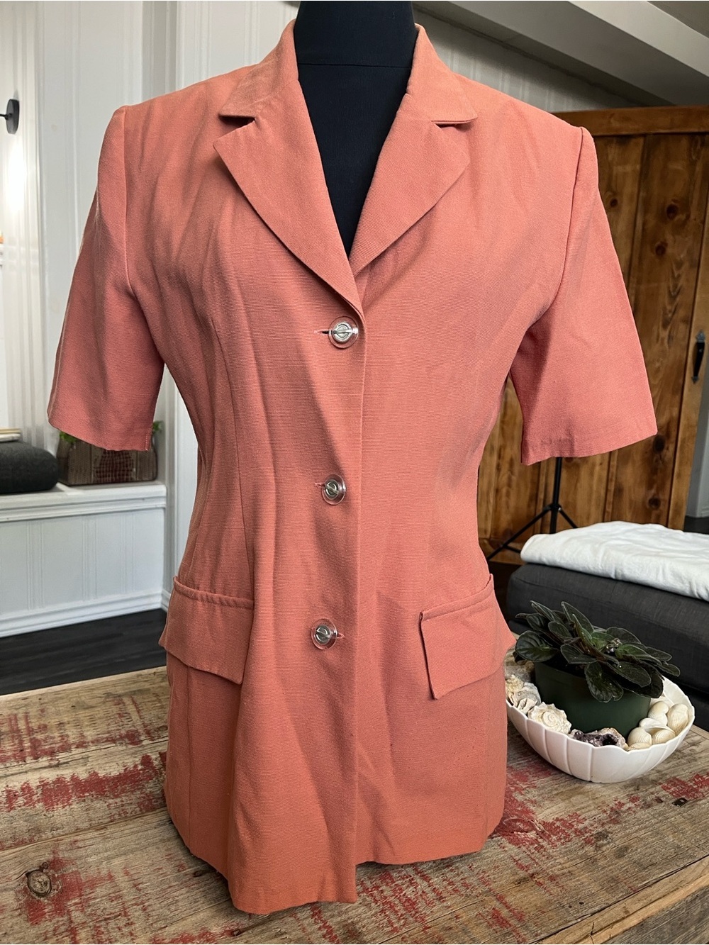 Short-Sleeve Notch-Lapel Blazer Jacket in Coral Pink